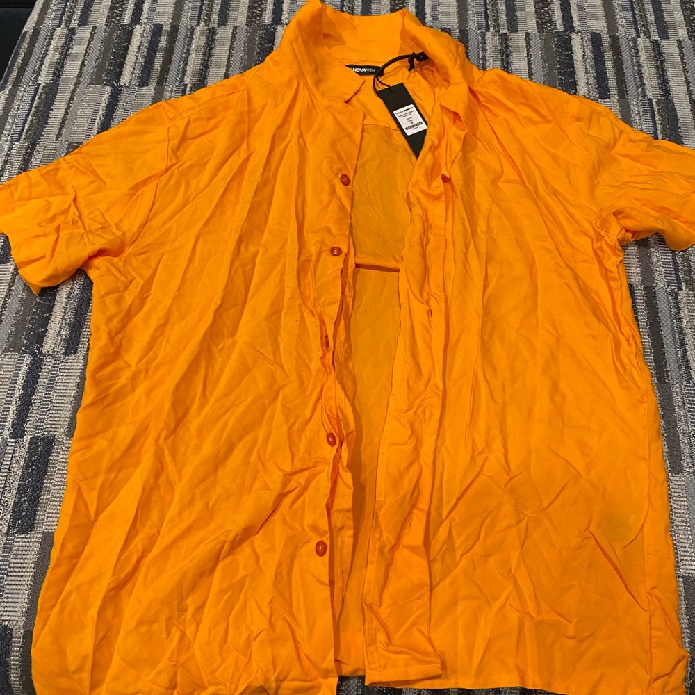 Simply stylish t-shirt. Original tags.